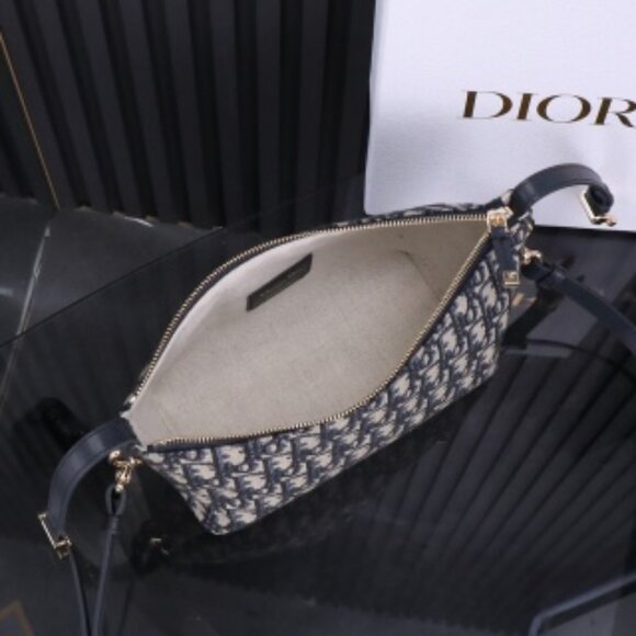 Classic DIOR Bag: A Stylish and Versatile Choice for Elegance - Picture 4 of 4